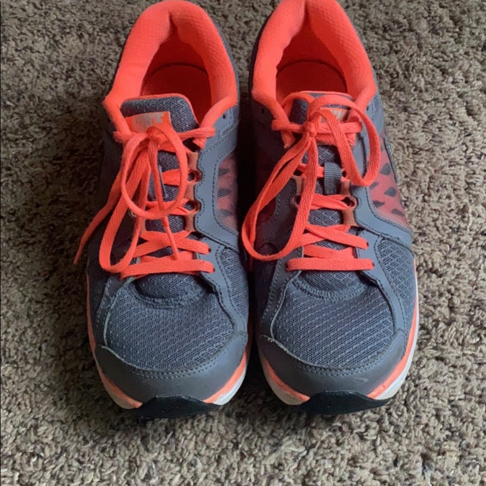 Women’s size 8 Nikes